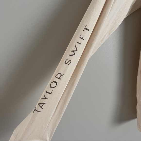 Taylor Swift 1989 Eras Long Sleeve T-Shirt Taylors Version Collectible Medium - Picture 5 of 7